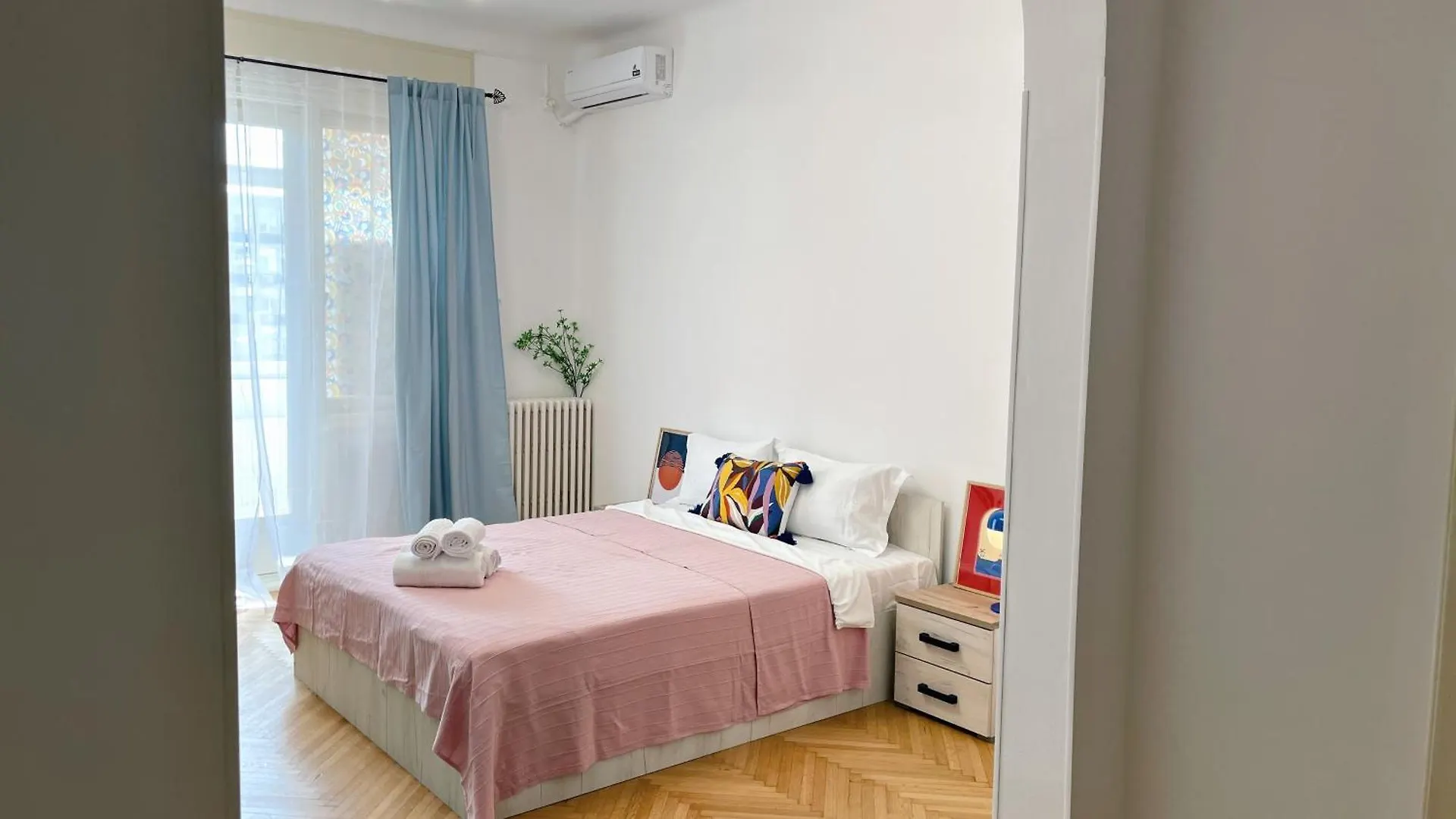 Pinkfluid - Charming Studio In Prime Location Bükreş 0*,