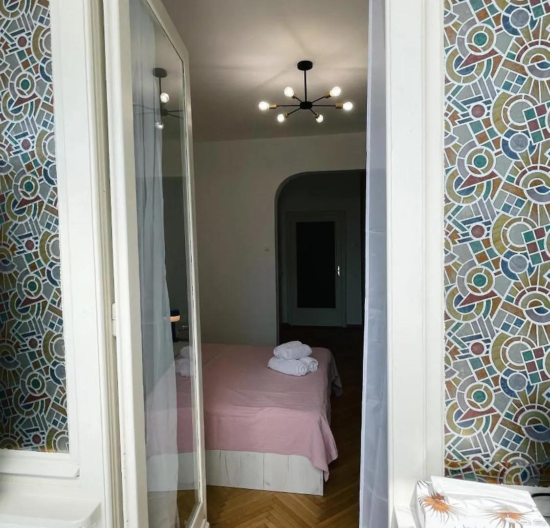 Pinkfluid - Charming Studio In Prime Location Bükreş Daire
