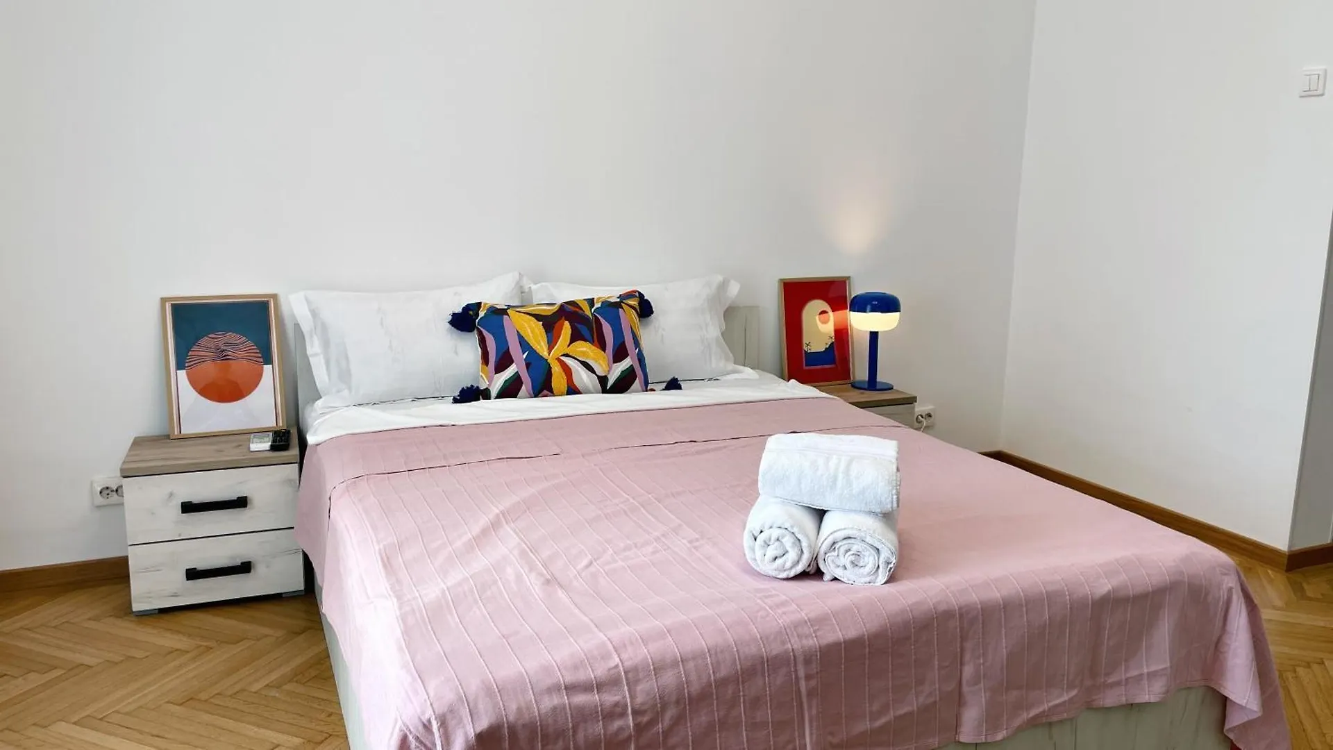 Pinkfluid - Charming Studio In Prime Location Bükreş Daire