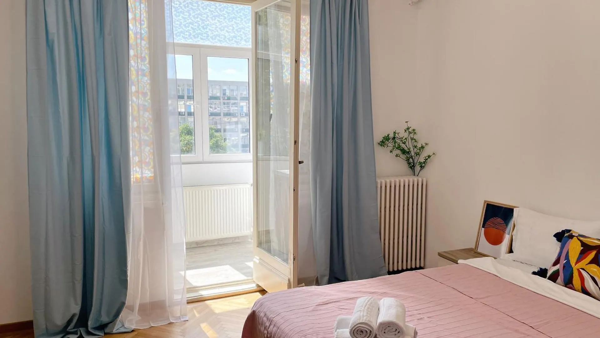 Pinkfluid - Charming Studio In Prime Location Bükreş 0*,